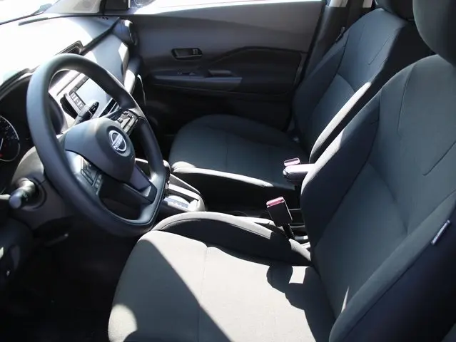 2025 Nissan Kicks Play S photo 13