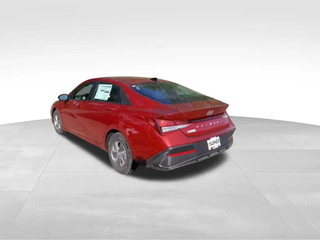 2025 Hyundai Elantra SE photo 5