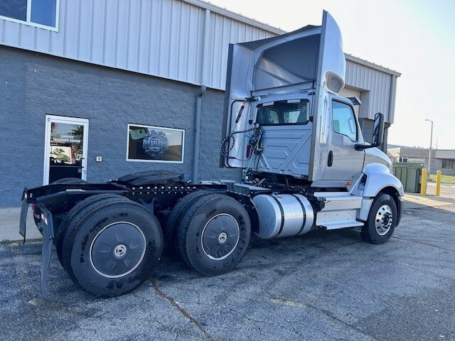 2025 International LT — photo 6
