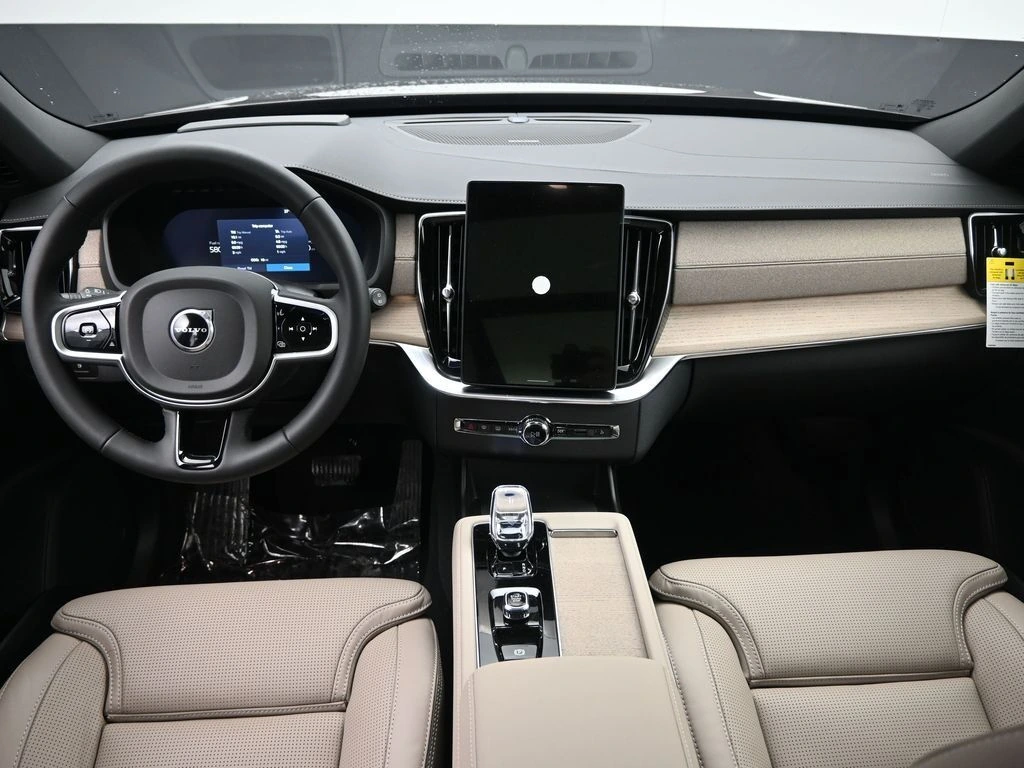 2026 Volvo - image 19