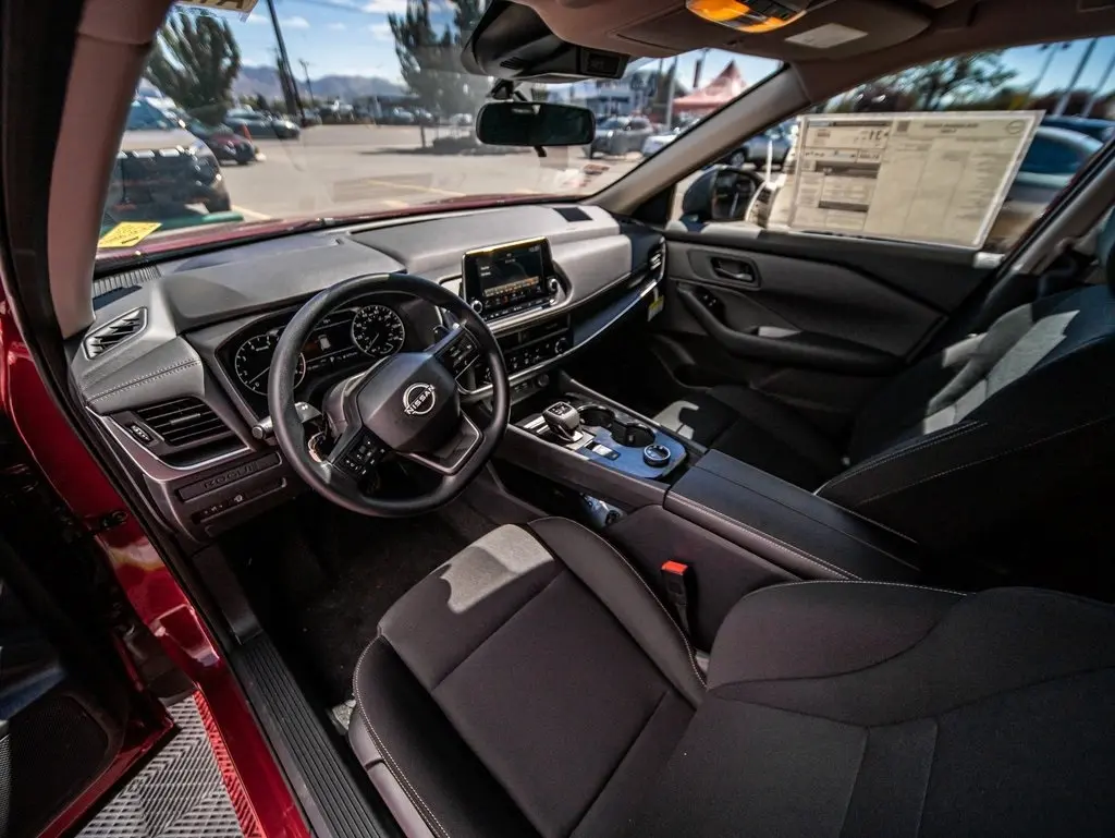 2026 Nissan Rogue S photo 9