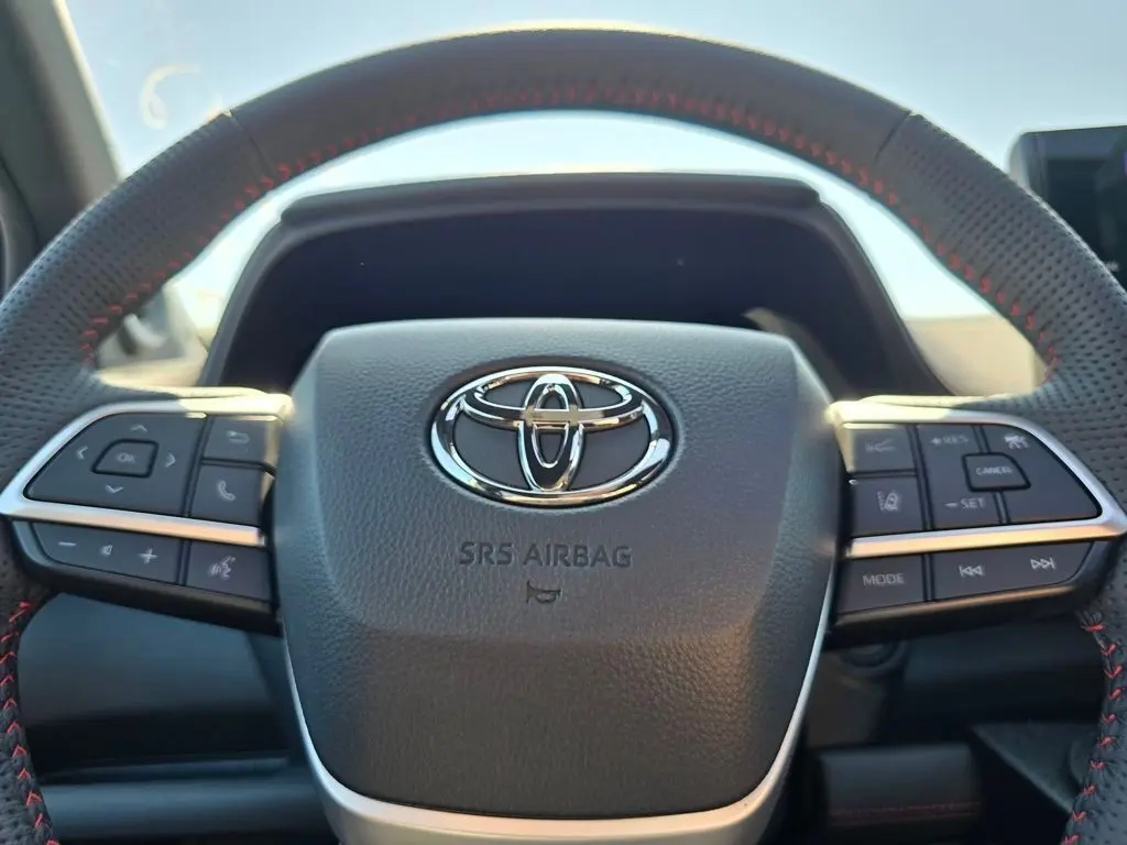 2025 Toyota Sienna XSE photo 27