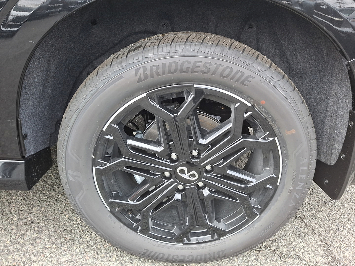 2026 Infiniti QX80 Sensory photo 4