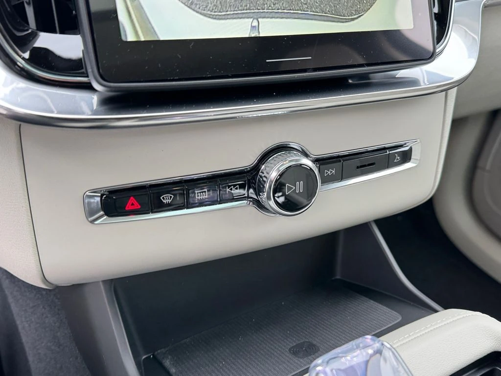 2026 Volvo - image 21