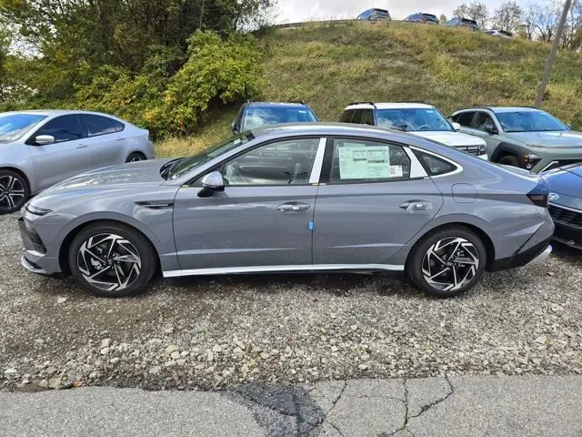 2026 Hyundai Sonata SEL Sport photo 2