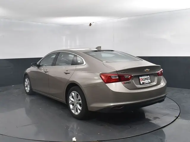 2024 Chevrolet Malibu 1LT photo 3