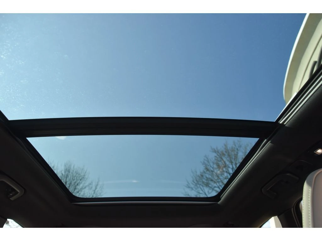 2026 Volvo - image 13