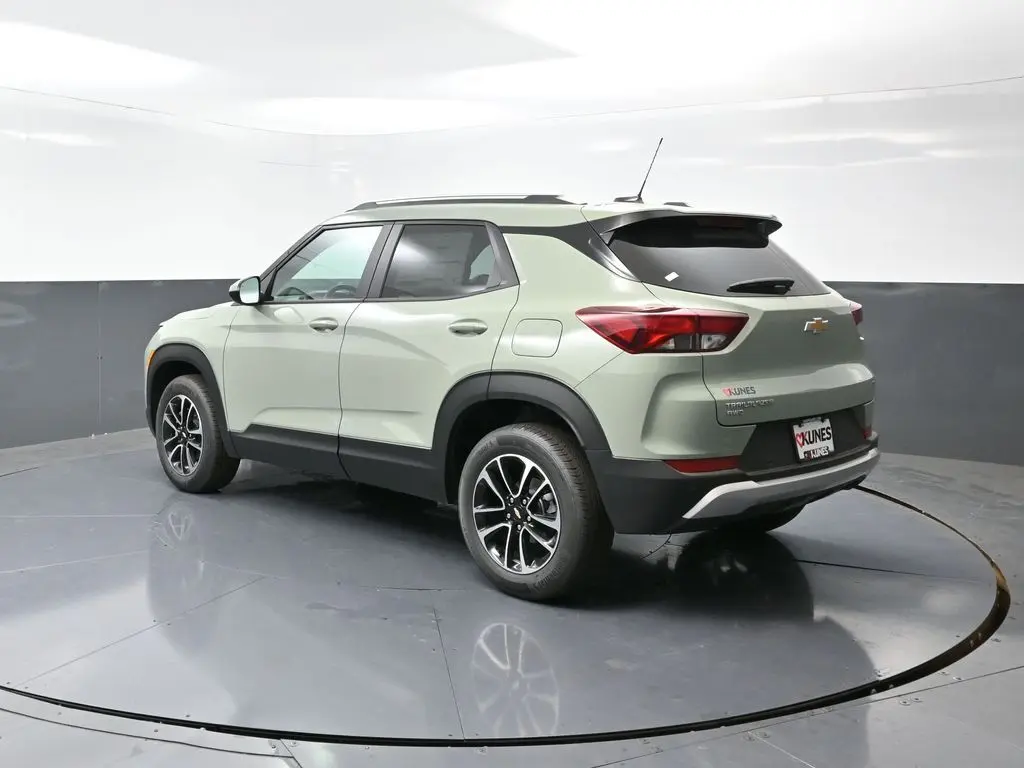 2026 Chevrolet Trailblazer LT photo 3