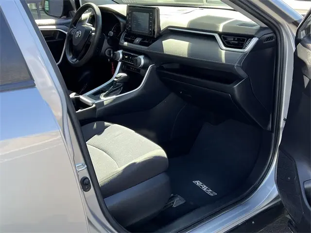 2019 Toyota RAV4 LE photo 22