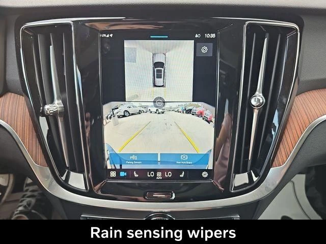 2025 Volvo - image 34