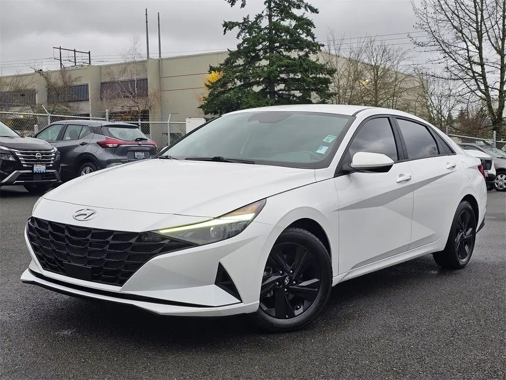 2021 Hyundai Elantra SEL's photo