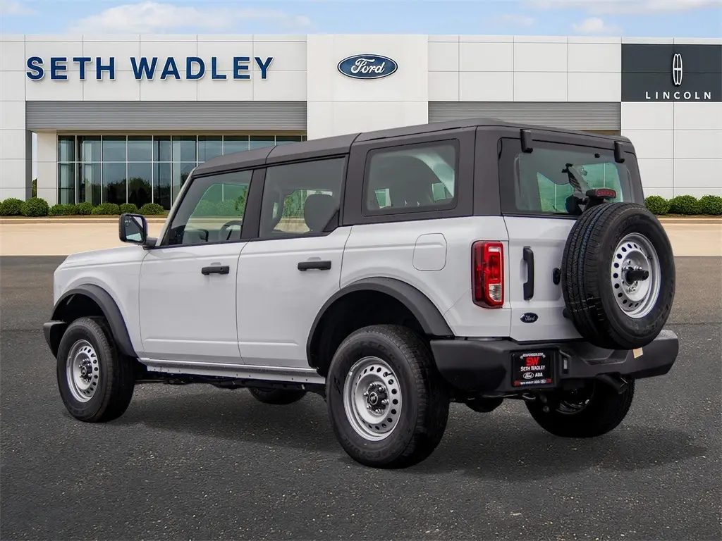 2025 Ford Bronco Base photo 4