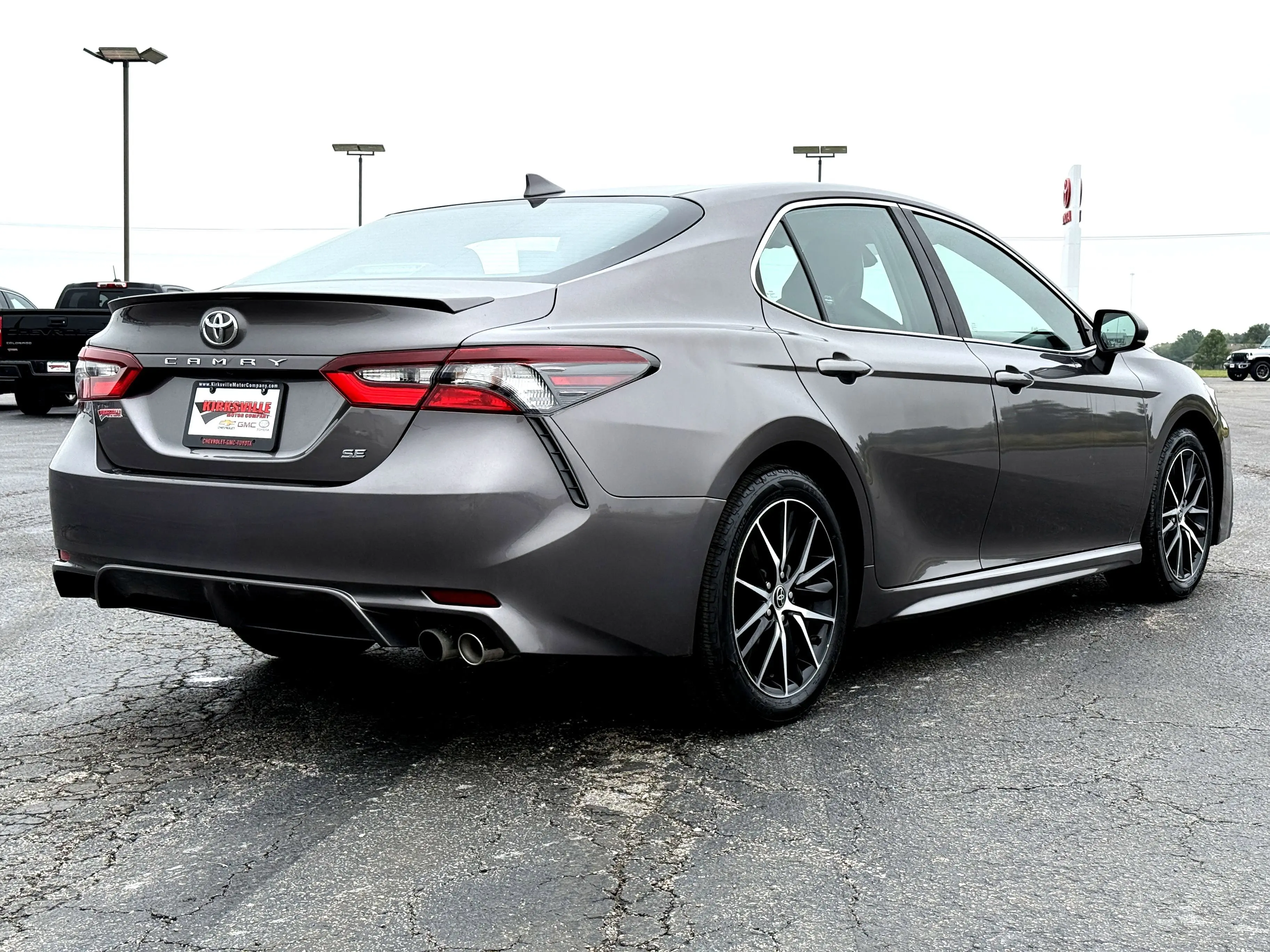 2021 Toyota Camry SE photo 3