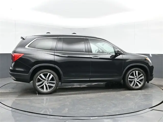 2017 Honda Pilot Touring photo 9