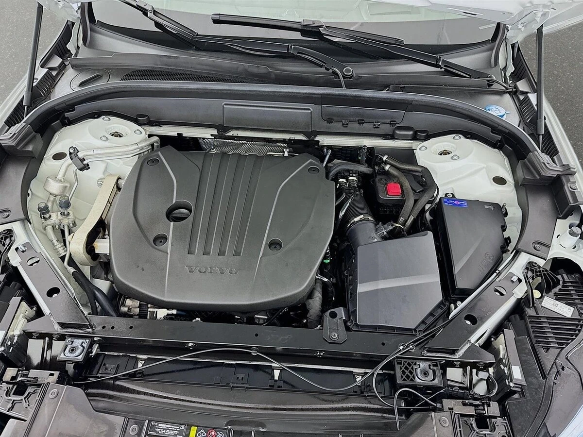 2023 Volvo - image 32