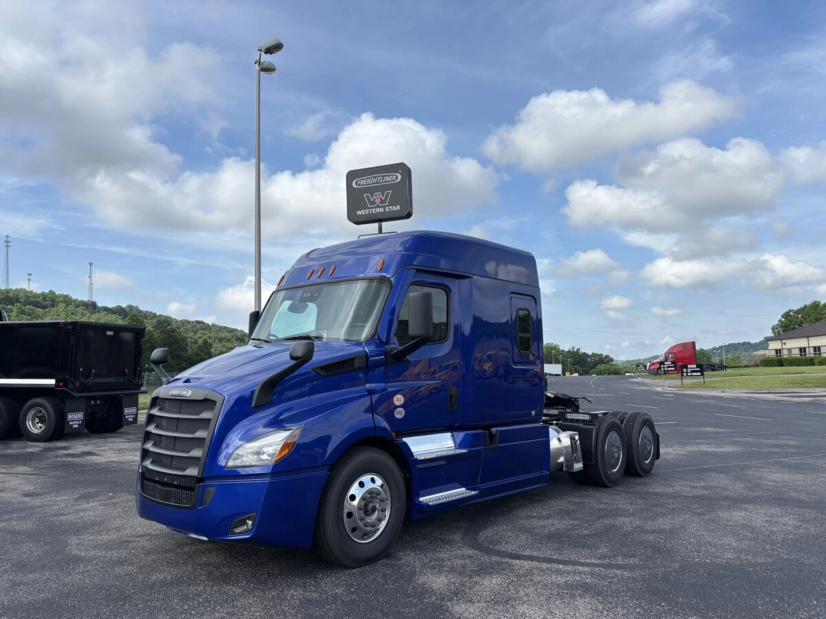 2026 Freightliner Cascadia in Knoxville, TN — photo 8