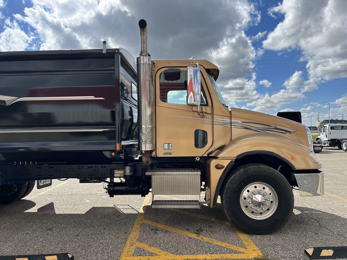 2011 Freightliner Columbia — photo 5