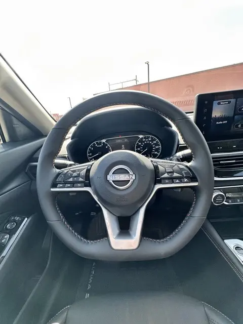 2025 Nissan Altima 2.5 SR photo 14
