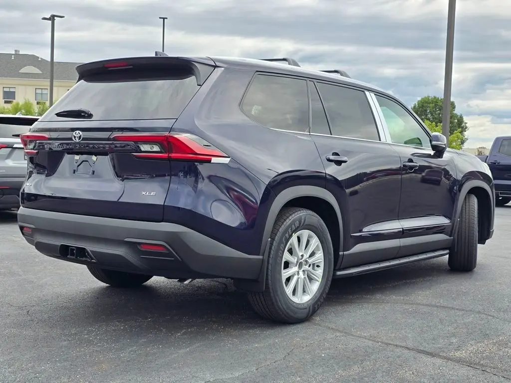 2025 Toyota Grand Highlander XLE photo 14