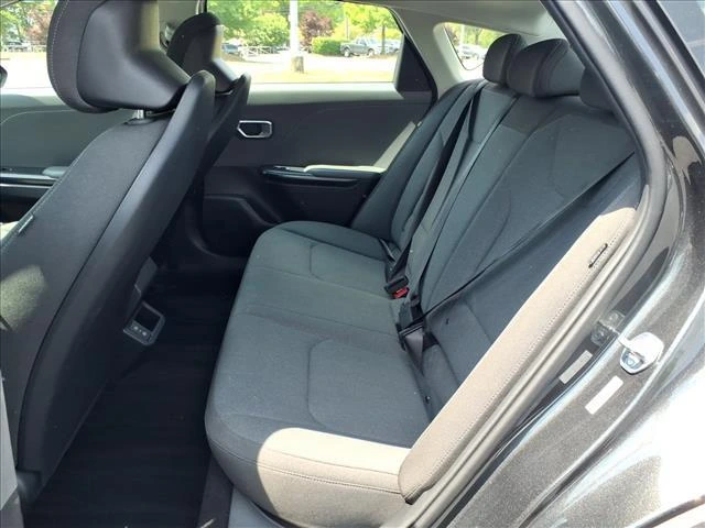 2025 Kia K4 LXS - Photo 22