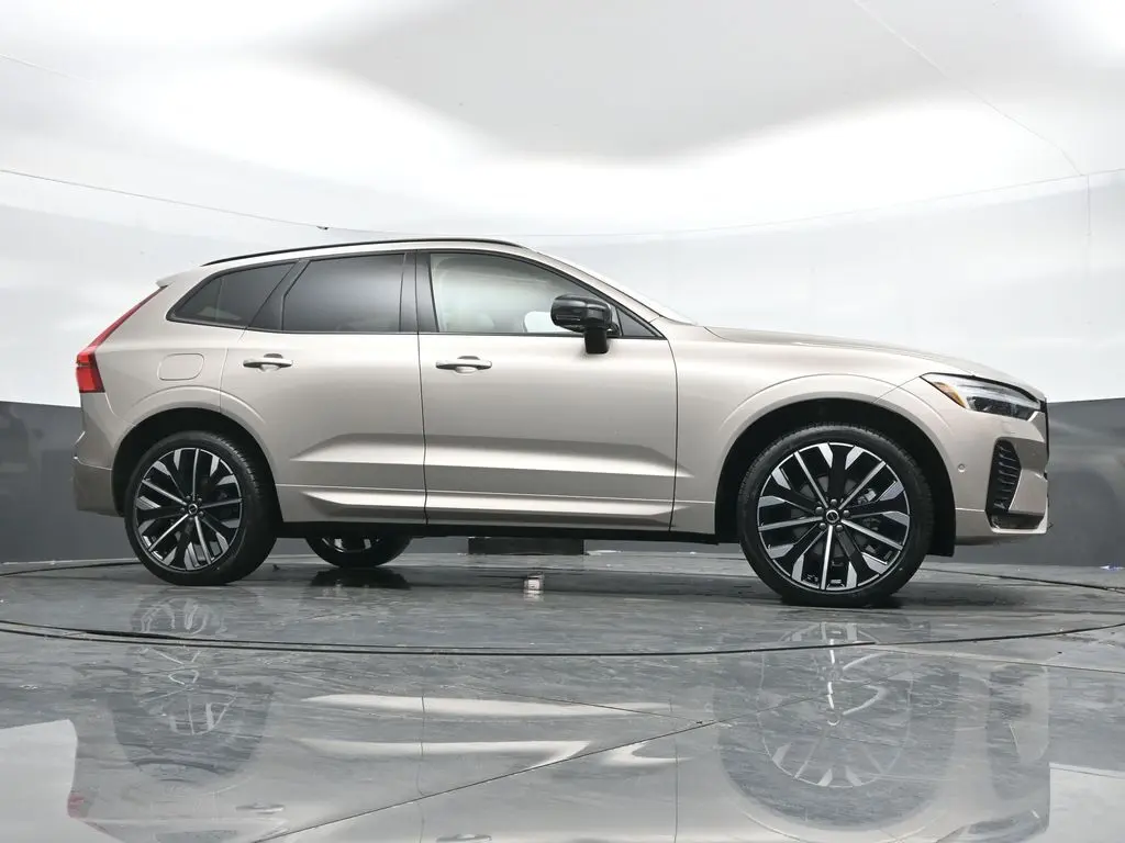 2026 Volvo - image 41