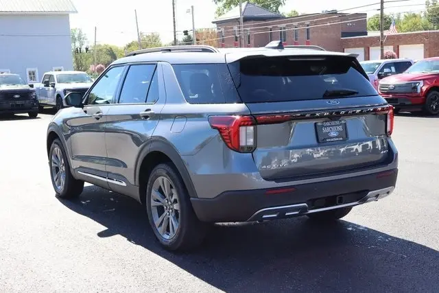 2025 Ford Explorer photo 18