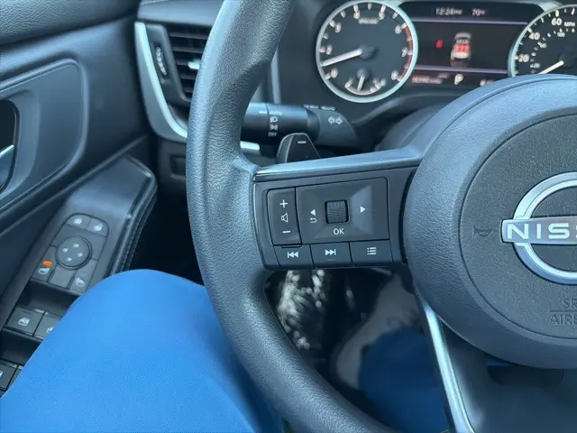 2024 Nissan Rogue SV photo 12