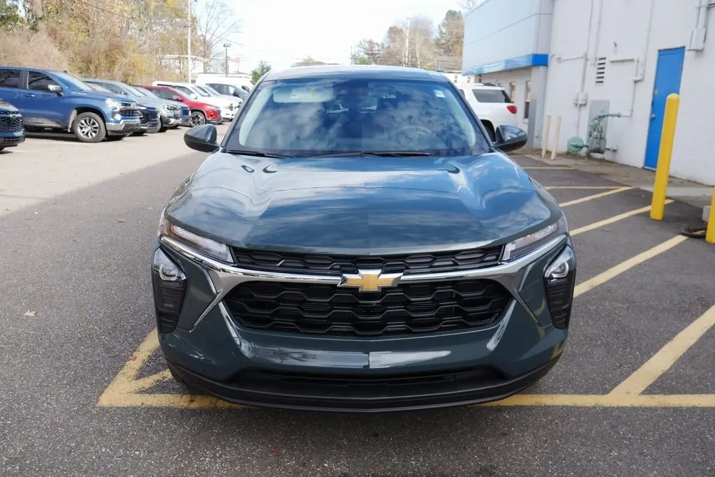 2026 Chevrolet Trax LS photo 2