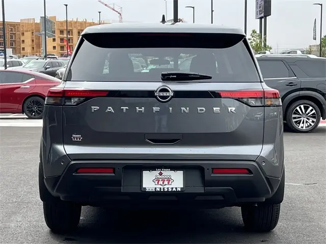 2025 Nissan Pathfinder S photo 5