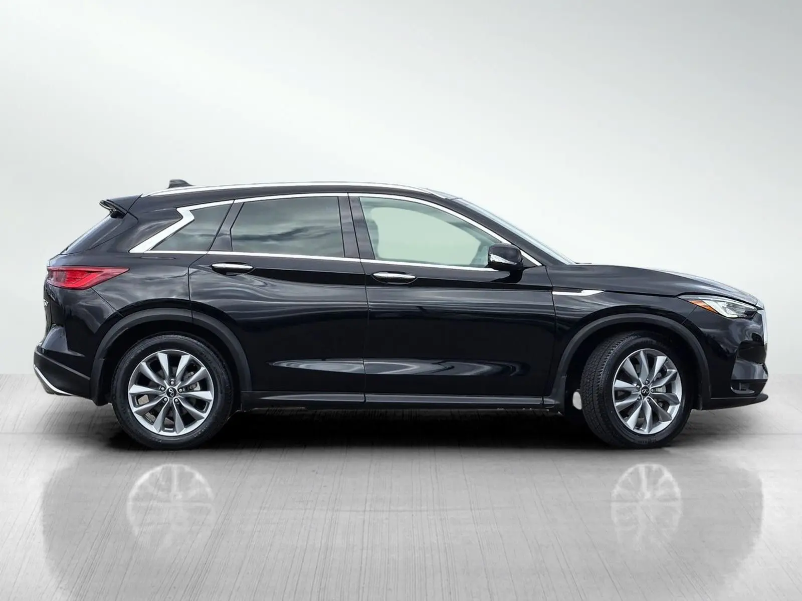 2022 Infiniti QX50 Luxe photo 3