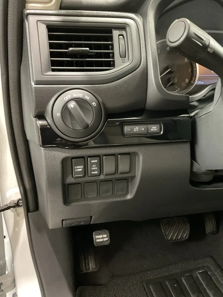 2024 Nissan Titan SV photo 6