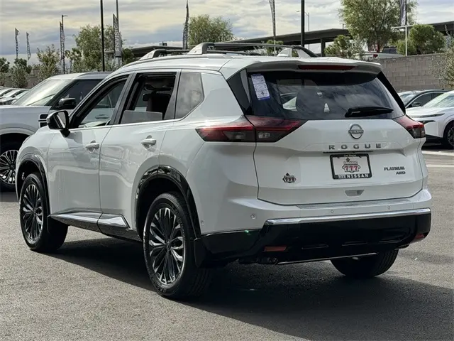 2026 Nissan Rogue Platinum photo 3