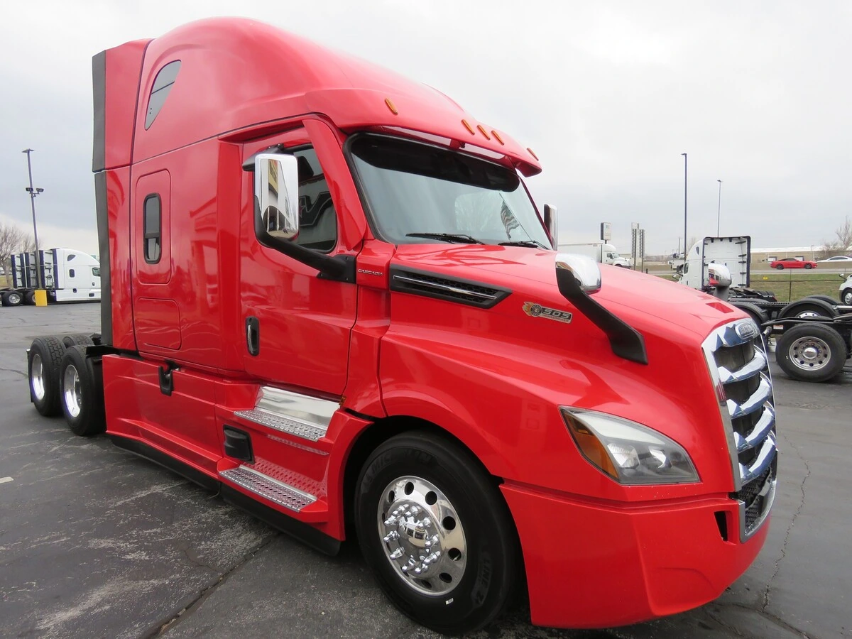 2022 Freightliner Cascadia - image 9
