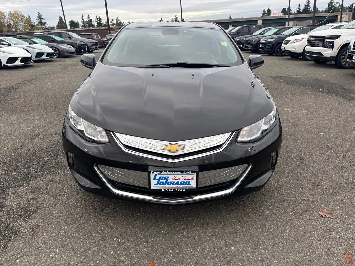 2018 Chevrolet Volt LT photo 2