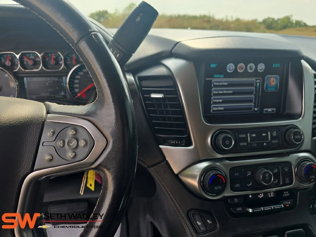2019 Chevrolet Suburban LT - Photo 21