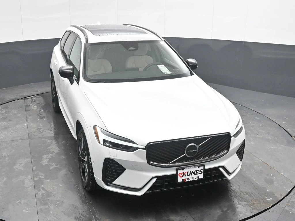 2026 Volvo - image 32