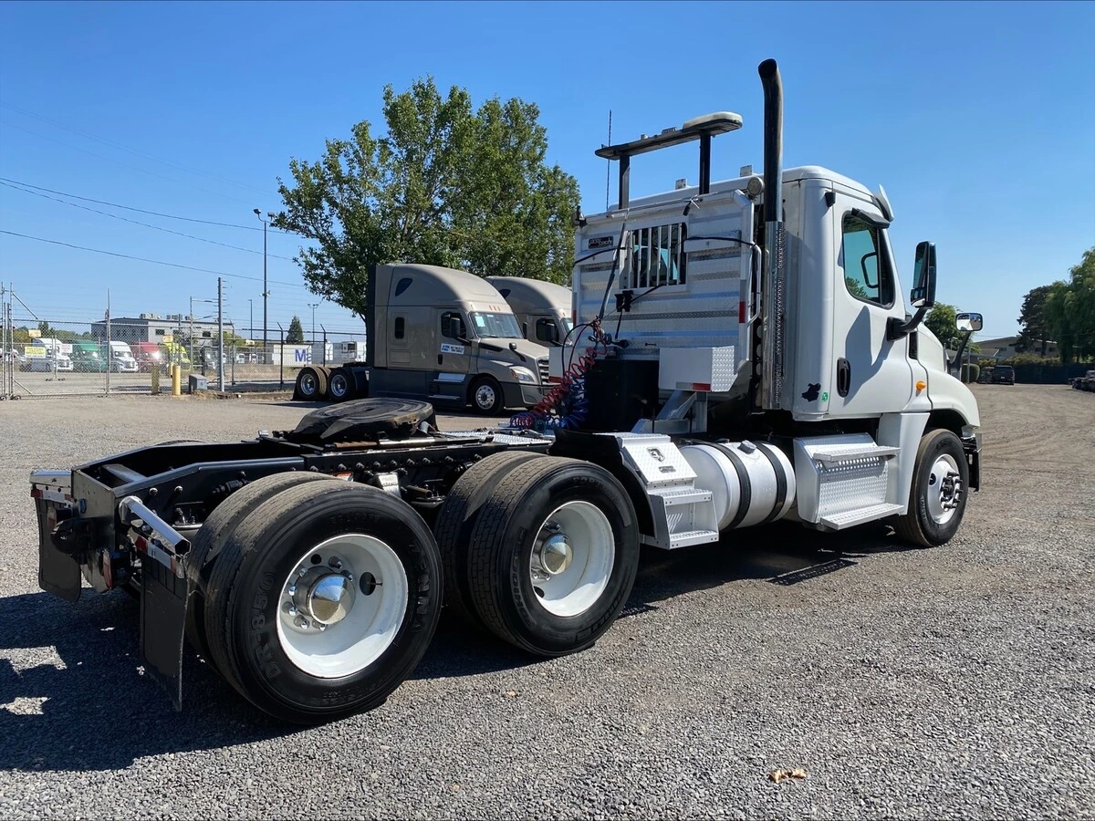 2013 Freightliner Cascadia — photo 5
