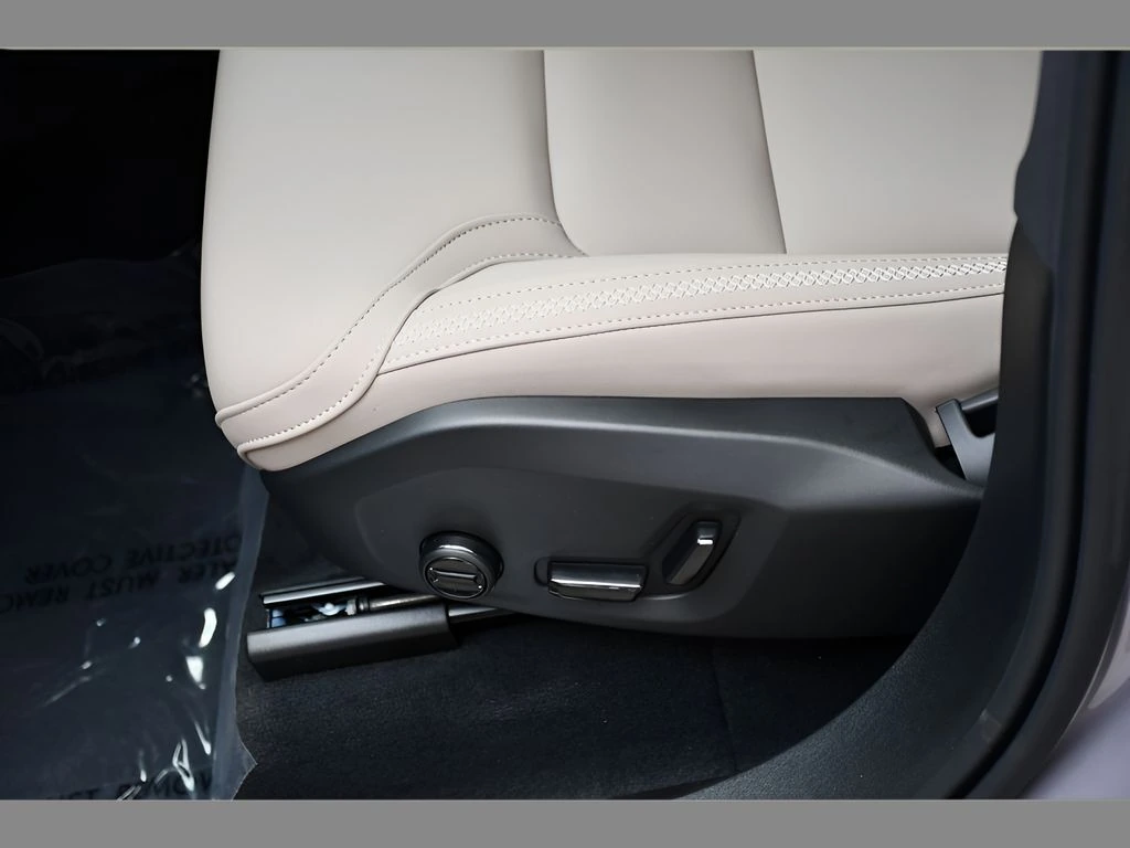 2026 Volvo XC90 Plus - Photo 33