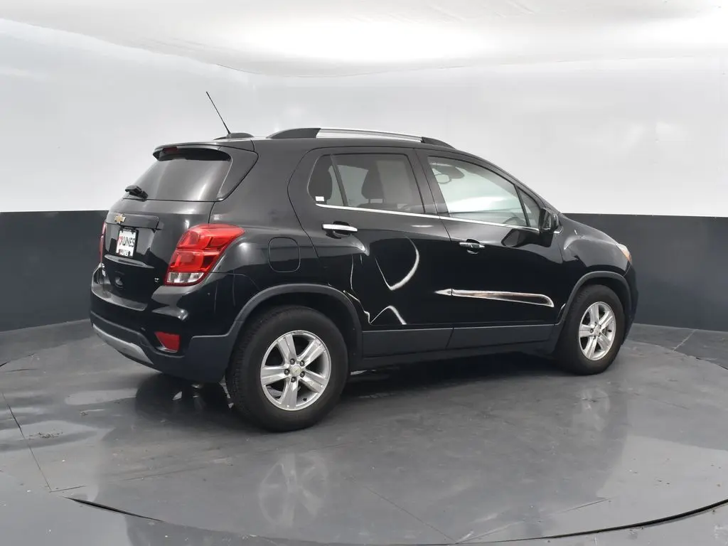 2020 Chevrolet Trax LT photo 2