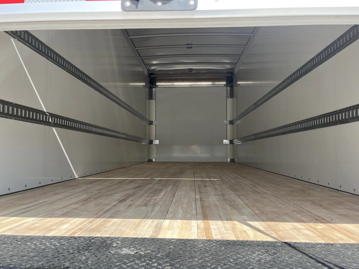 2027 Freightliner M2 106 — photo 7