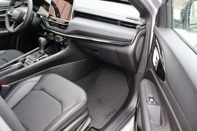 2025 Jeep Compass Latitude photo 41