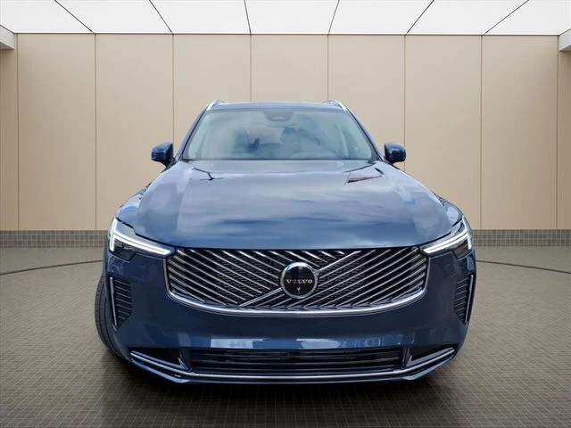 2026 Volvo - image 4