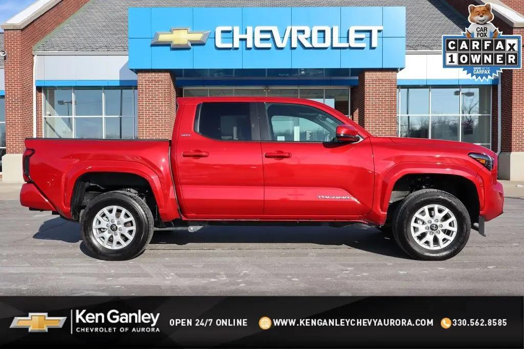 2025 Toyota Tacoma SR5's photo