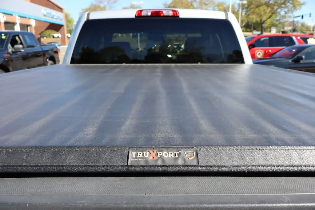 2015 Chevrolet Silverado LT photo 31
