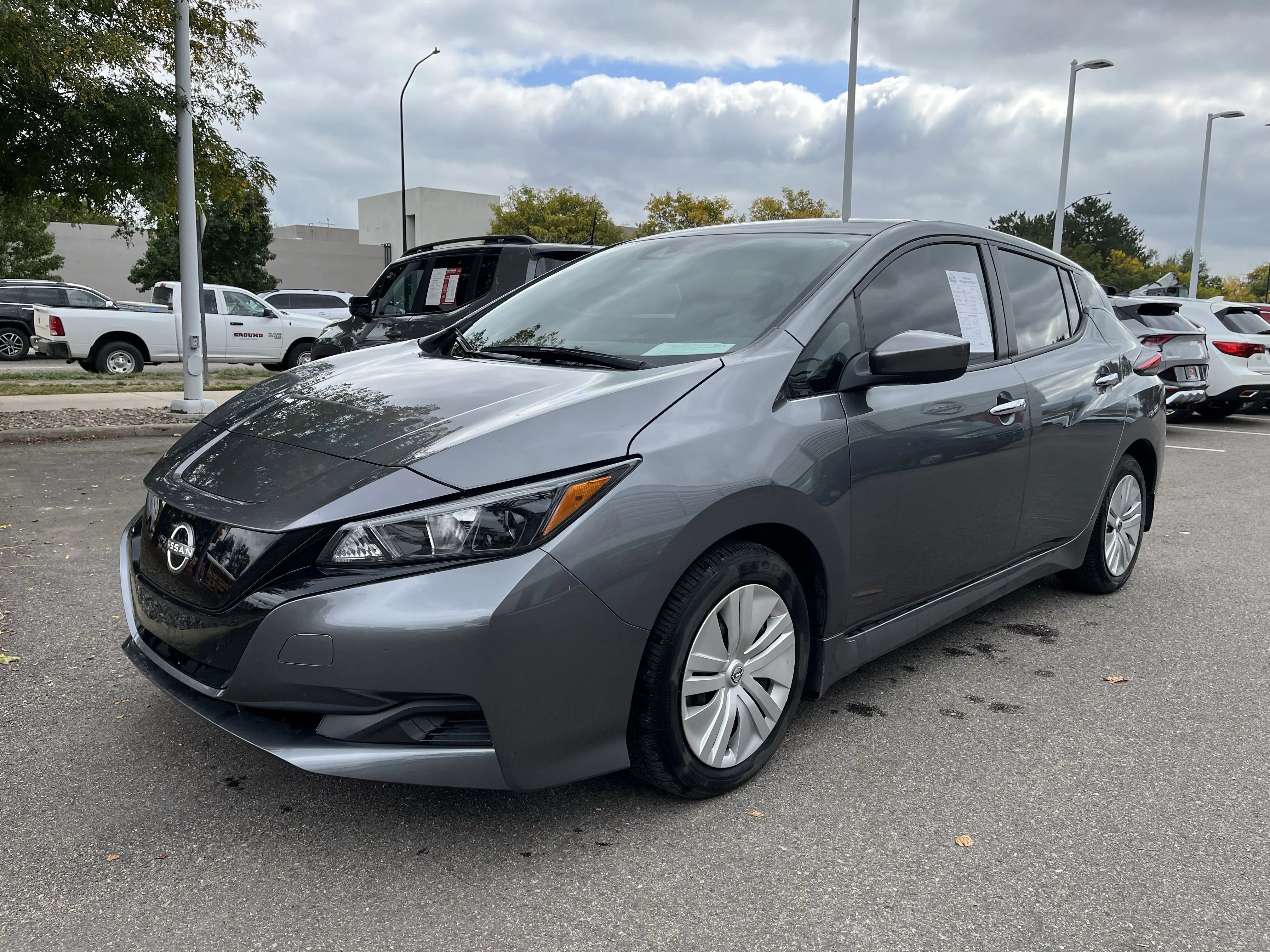 2023 Nissan Leaf S photo 2