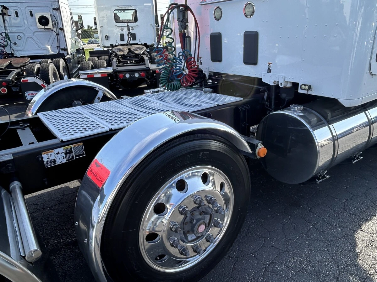 2021 Kenworth T880 — photo 5