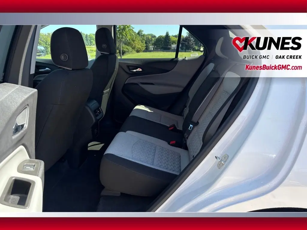 2024 Chevrolet Equinox LT photo 17
