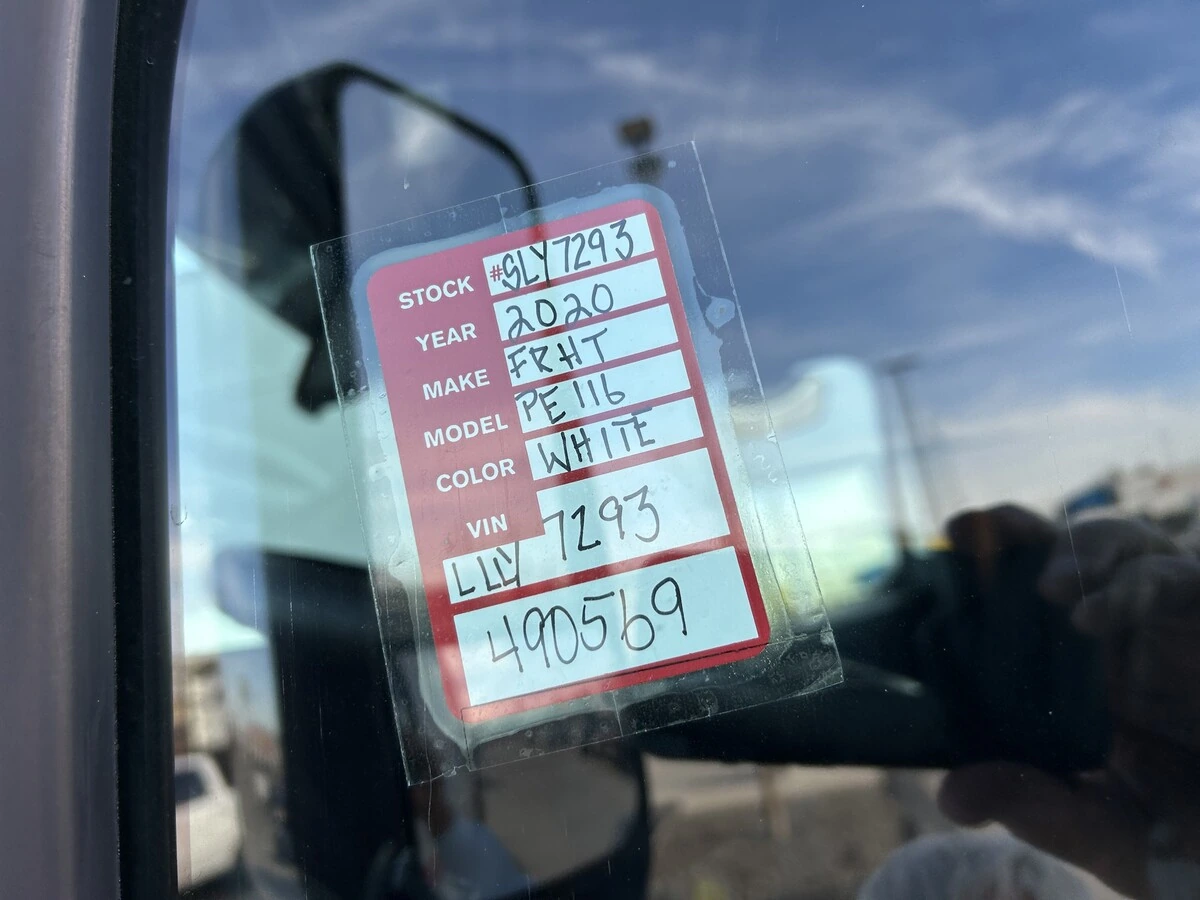 2020 Freightliner Cascadia - image 25