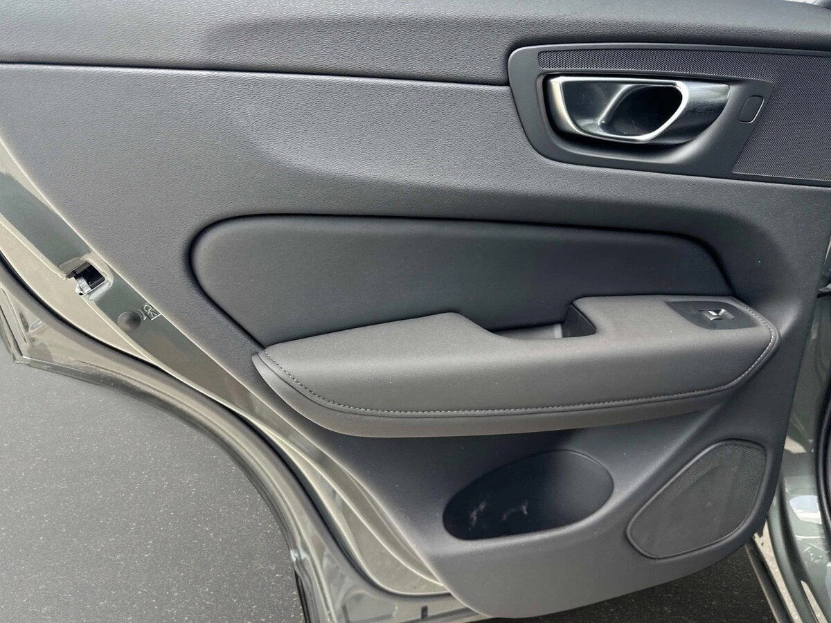 2026 Volvo - image 12