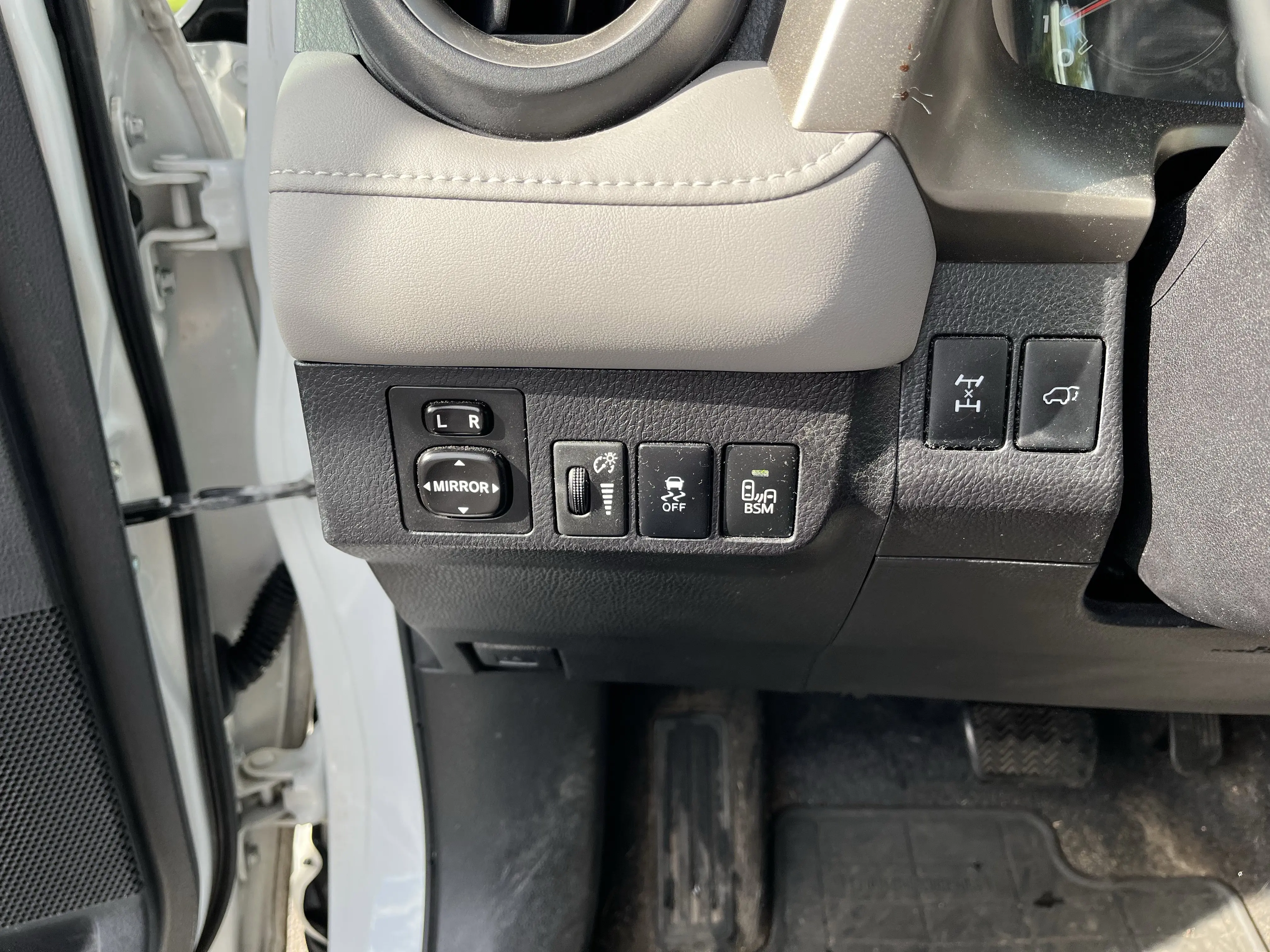 2015 Toyota RAV4 Limited photo 11